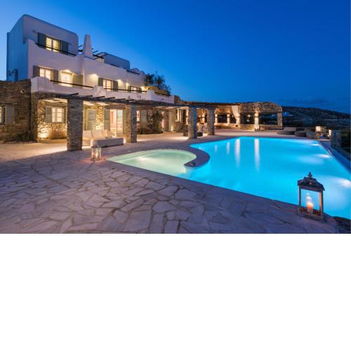 Melangio Villa - A vibrant retreat with private pool - 5kms from town