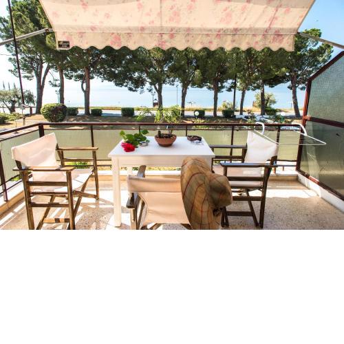 Melina Beachfront Apartment