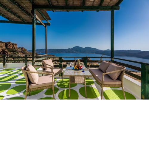 Melisses Sea View House & Studio