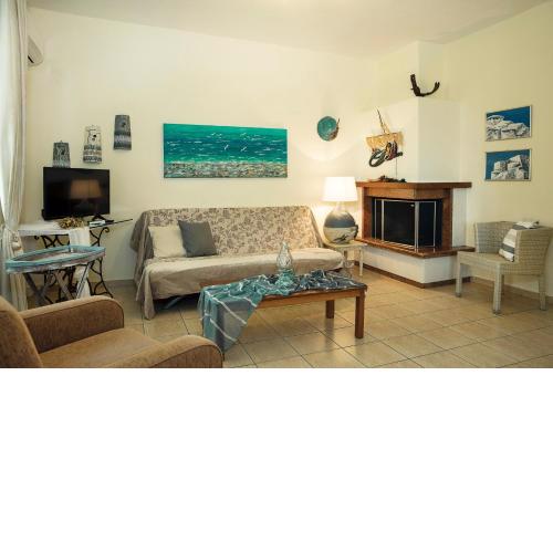 Menexe Apartments-Karavi