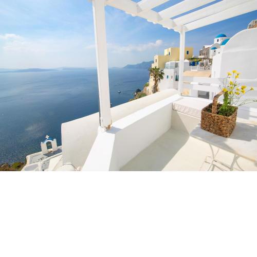 Menias Cave House