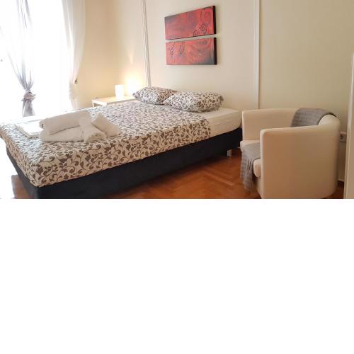 Menta errathens Apartment - Athens Center, 5 BD, 2 BATH