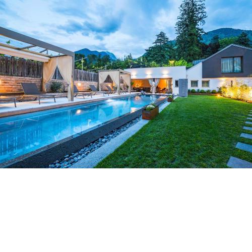 Merangardenvilla adults only
