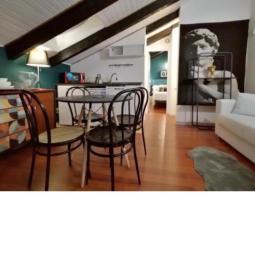 Mercanti Attic Version