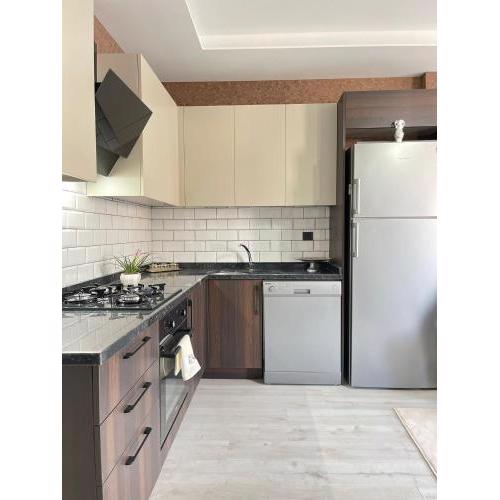 Merkezi konumda yeni dekore edilmiş şık daire