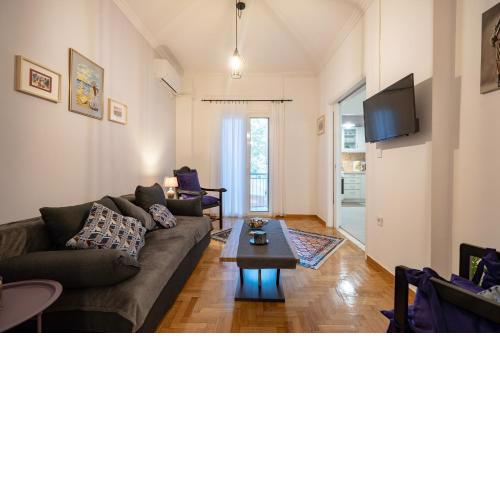Metaxourgeio metro st. 2 bedrms 4 pers. apartment.