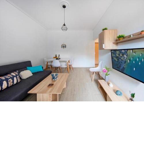 Metro / Dafni apartment