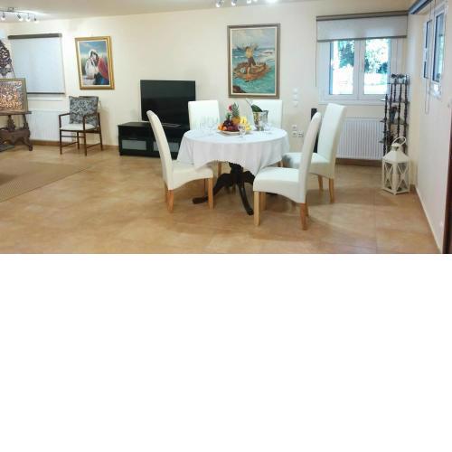 Metropolitan Home-Ideal Location Near the Beach
