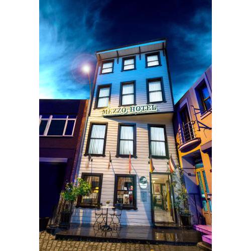 Mezzo Hotel