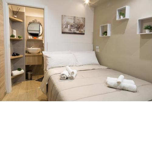 [Mezzocannone-Duomo] Tiny house in historic center
