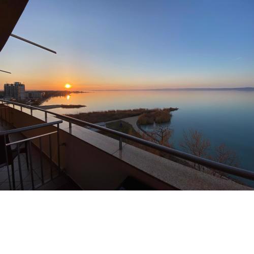 MF Club 218 Golden Beach Wellness Apartment