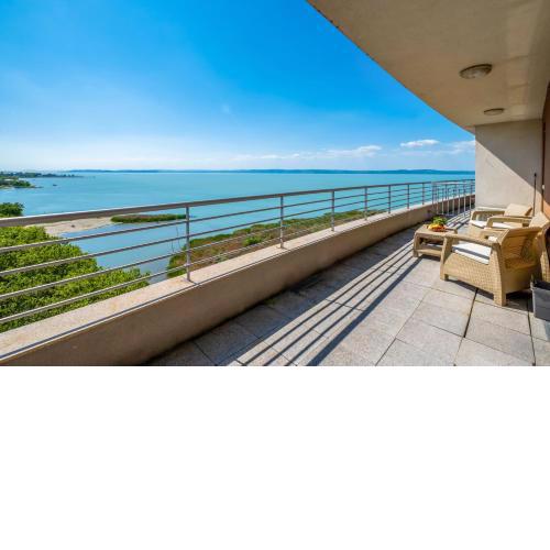 MF Club 218 Panorama Wellness Apartment