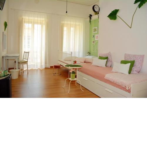 Mia's Rooms