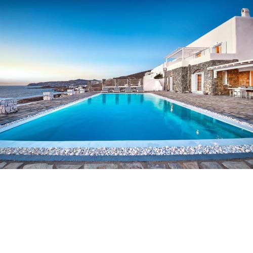 MichaelAngelo Villa
