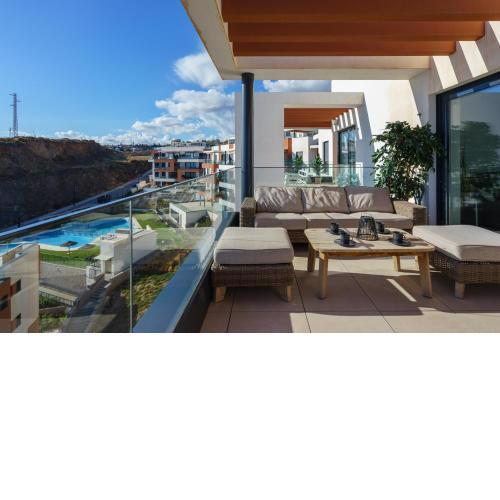 Middel Views penthouse with private pool Ref 154