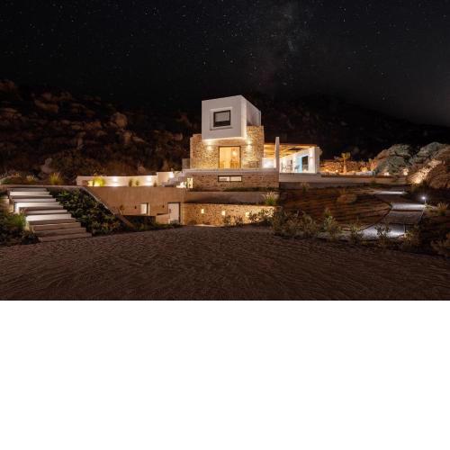 Mikri Sorriso Luxurious Villa On The Beach