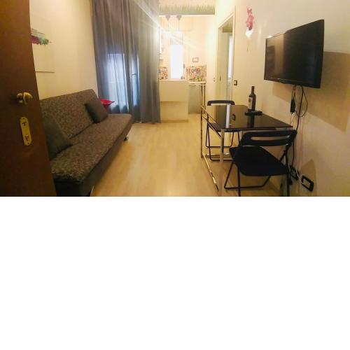 MILAN WHITE APARTMENT CLOSE TO THE METRO