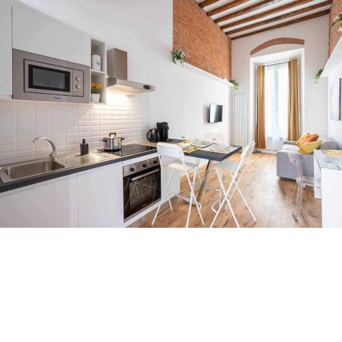 Milano City Apartments - Duomo Brera - Elegant Suite in Design District