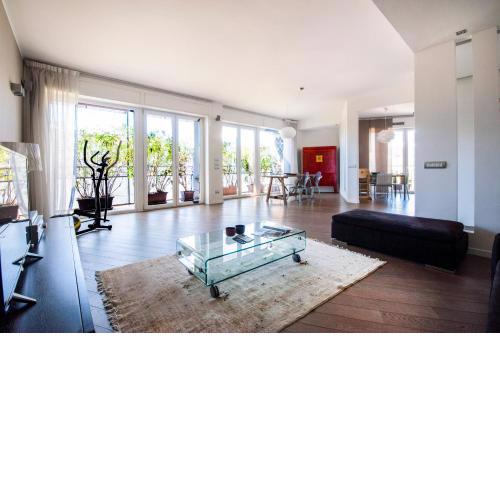 Milano Lush Contemporary Flat