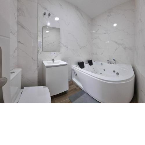 Mini Estudio JACUZZI DOBLE SEVILLA