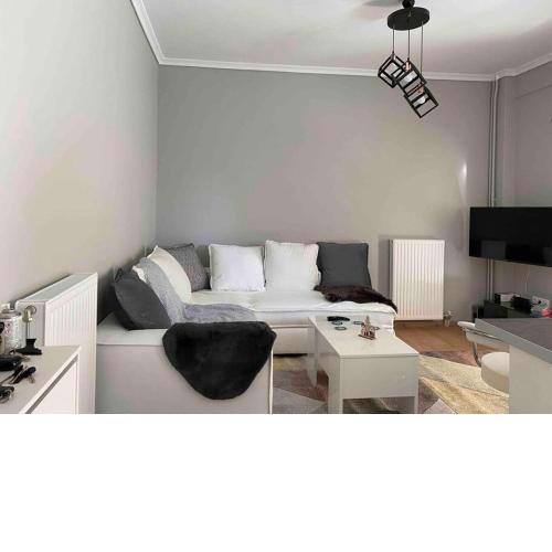 Minimal apartment in the heart of Glyfada
