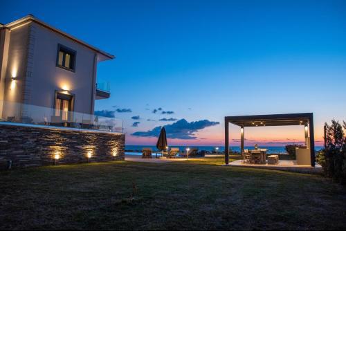 Mirazur Seafront Sunset Villa