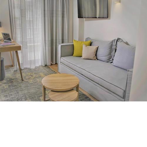 Mirivili Rooms & Suites