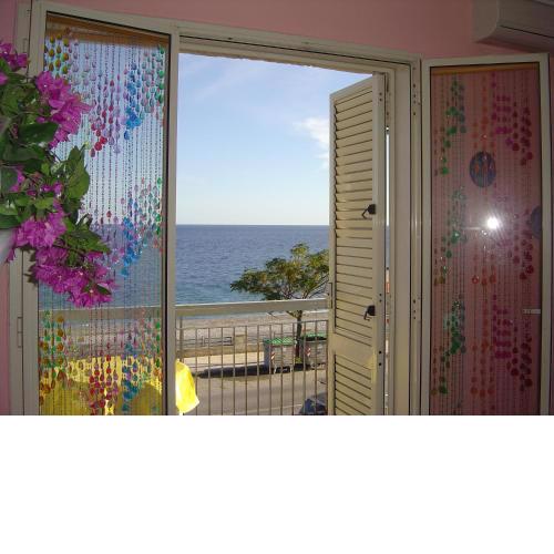 Mirone Apartment FRONTE MARE beachfront house