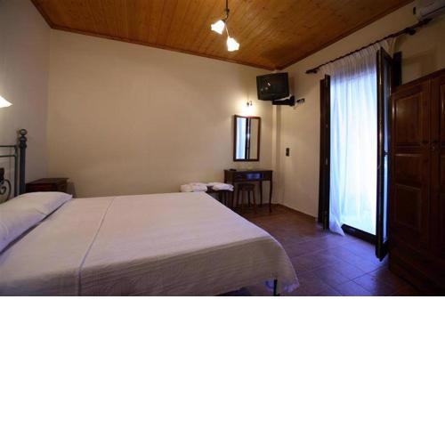 Mirsinia Apartments - Skopelos