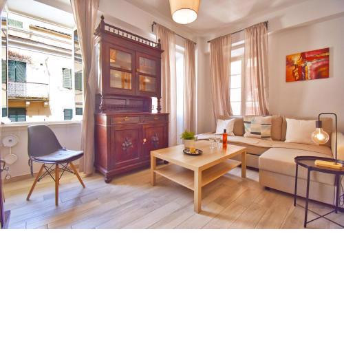 Mitropolis Old Town Apartment