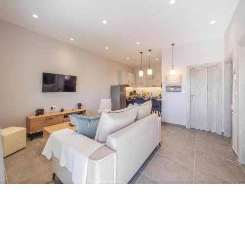 M&K - Maria's Stylish Apartment near Alykes Beach