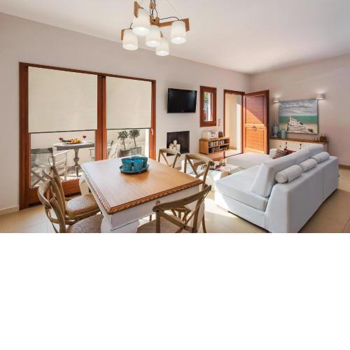 Modern 2-Bed House in the city centre Fira