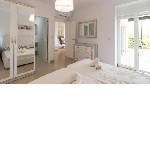 Modern 2 Bedroom Apartment 50m From The Beach