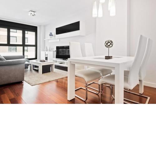 Modern 2 Bedroom Apartment Near Retiro Close to Metro