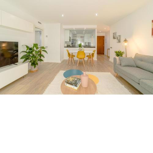 Modern 2-bedroom apartment with pool next to Retiro by SharingCo