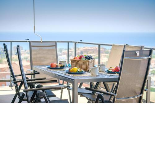 Modern 2 bedroom apartment with stunning ocean view