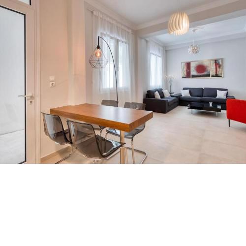 Modern 2-bedroom apt, 200m from the Acropolis