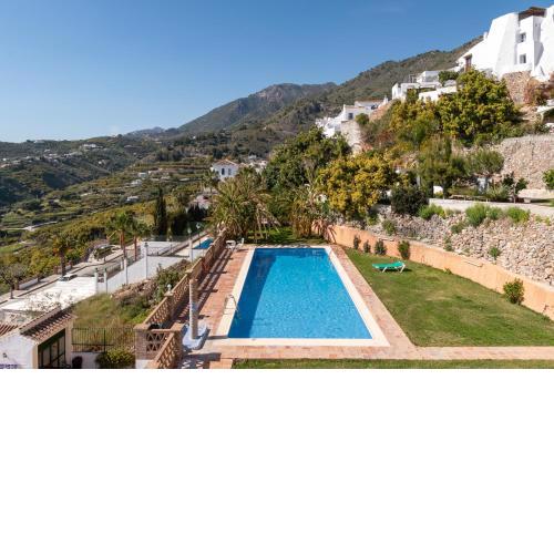 Modern 2-bedroom Frigiliana apartment with pool