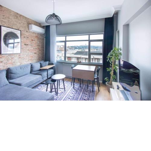 Modern 2BR w Terrace and Views!