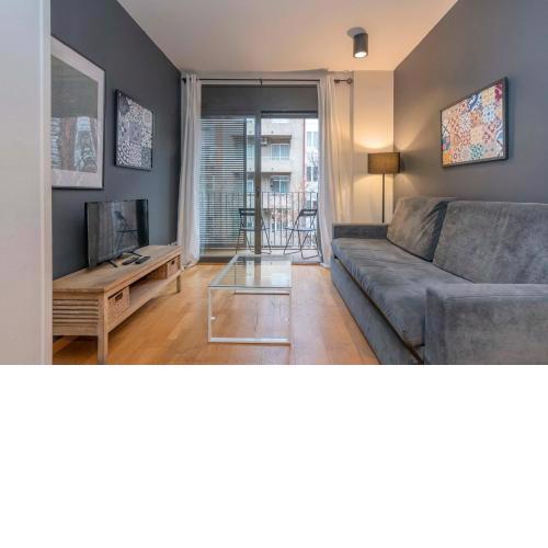 Modern and bright apartment in Eixample 3-2