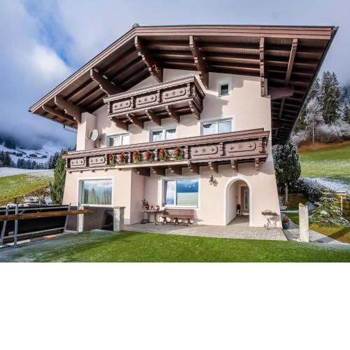 Modern and cozy holiday apartment in Bramberg am Wildkogel