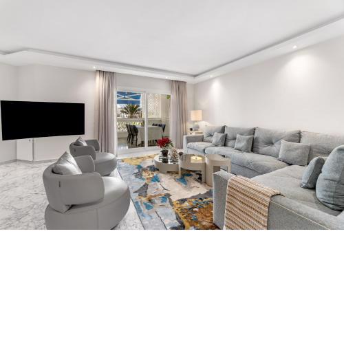 Modern and Large apartment in the heart of Puerto Banus