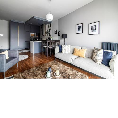 Modern Apartment in Beyoglu with Balcony