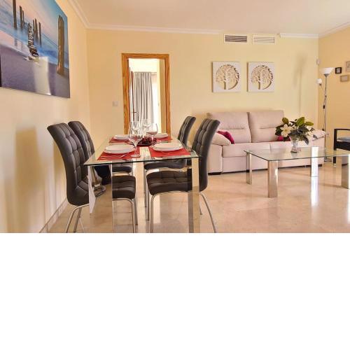 Modern Apartment in Elviria, Golf, Fun & Beach