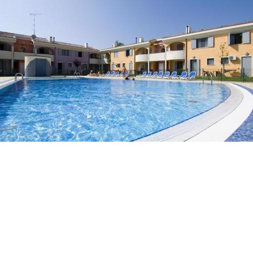 Modern Apartment in residence with swimming pool and private garden