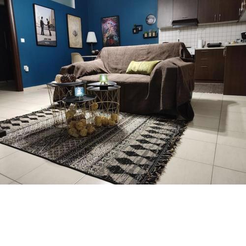 Modern apartment near airport, port & beach