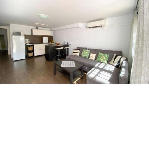 Modern apartment, walking distance of the sea