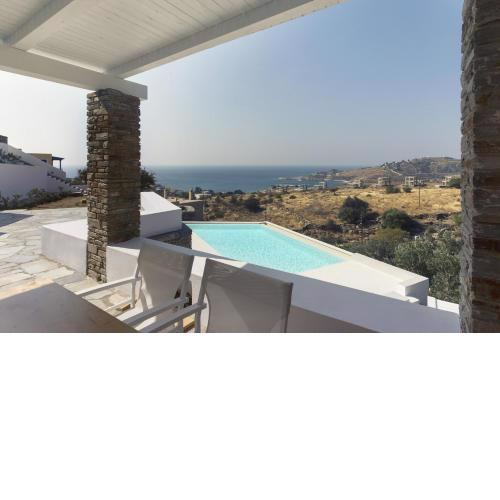 modern apartment with a sea view and swimming pool in Koundouros