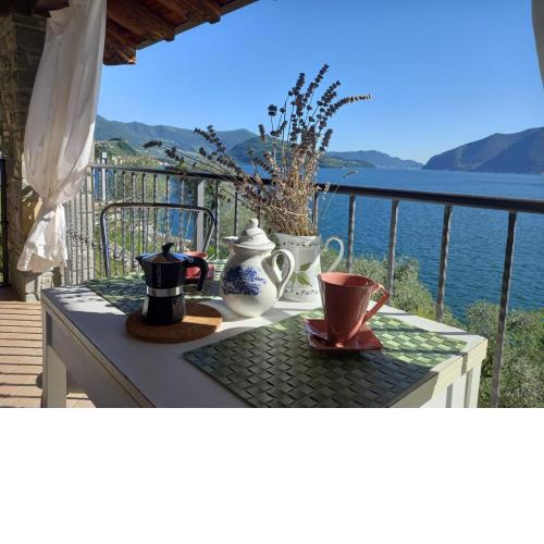 Modern Apartment with Balcony in Vello Italy