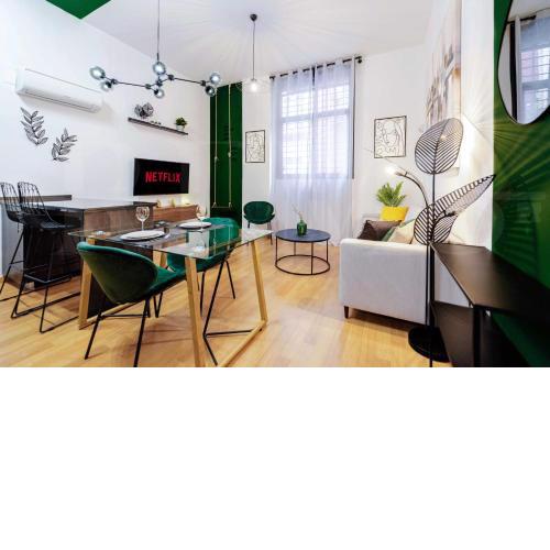 Modern apartment with community swimming pool - Center